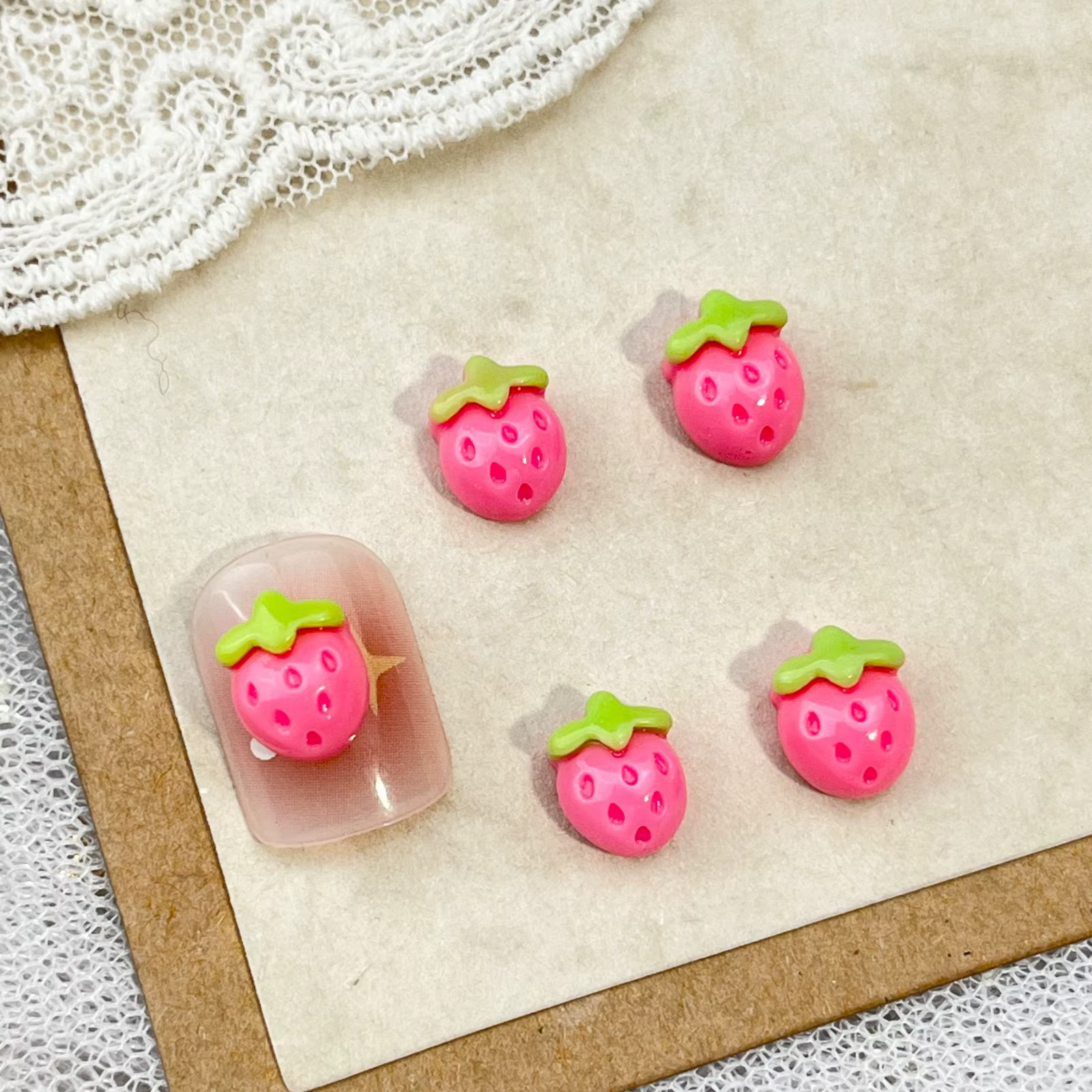 20 pièces douce fraise Nail Art accessoires 3D Flatback dessin animé résine ongles breloques pour bricolage automne
