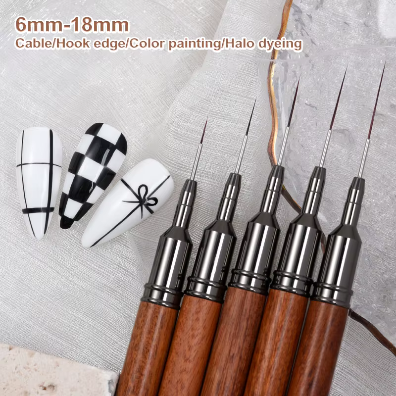 Brosse fine pour revêtement d'ongles