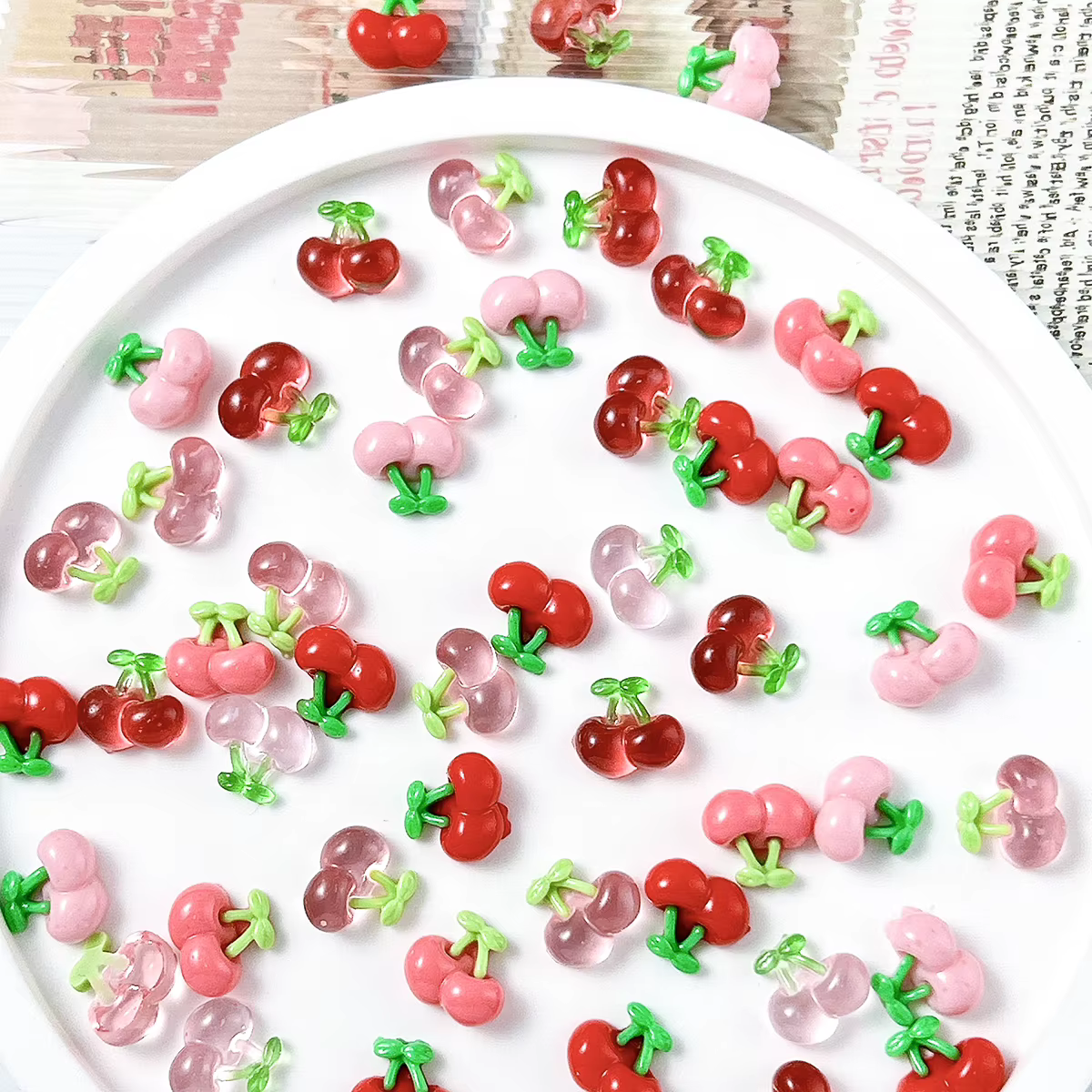 50 Pièces Breloques pour Ongles en Résine Cerise Couleur Unie Réalistes