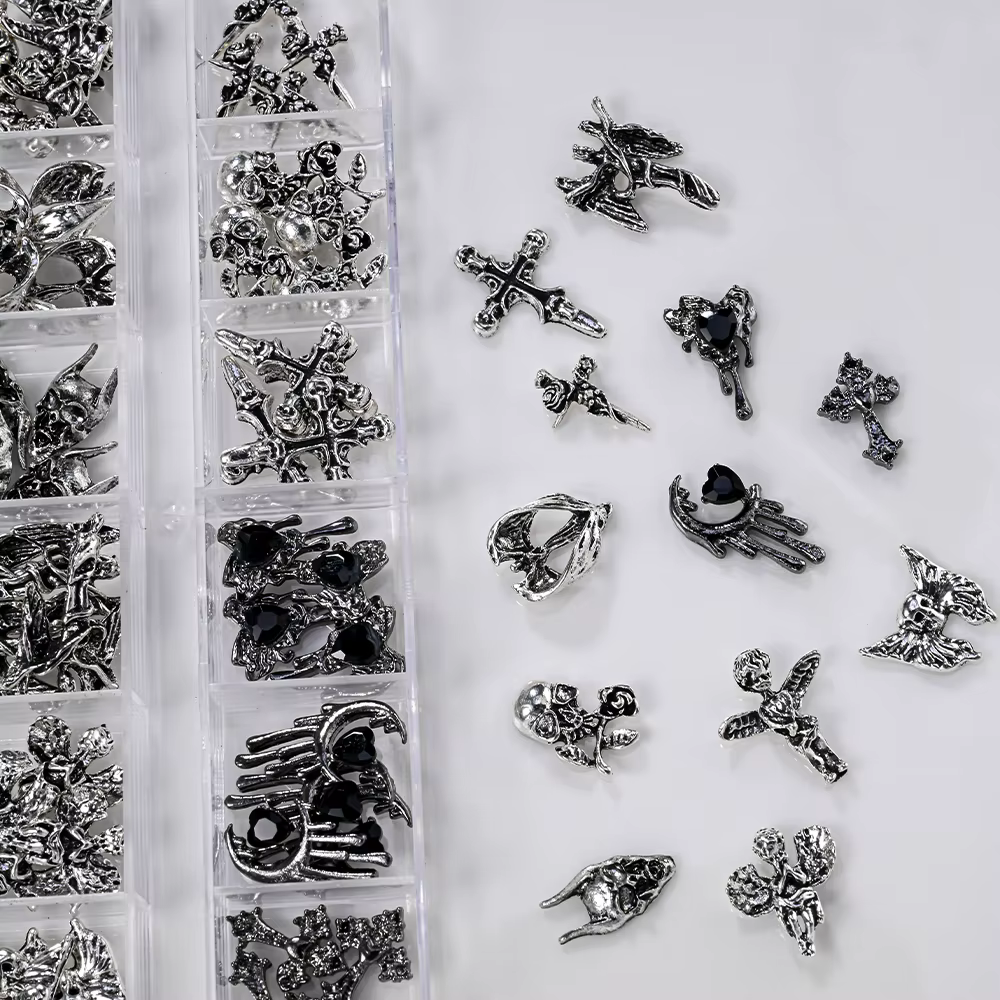 12 Grille 3D Halloween Punk rétro alliage croix ongles breloques Y2k gothique métal pistolet noir argent crâne