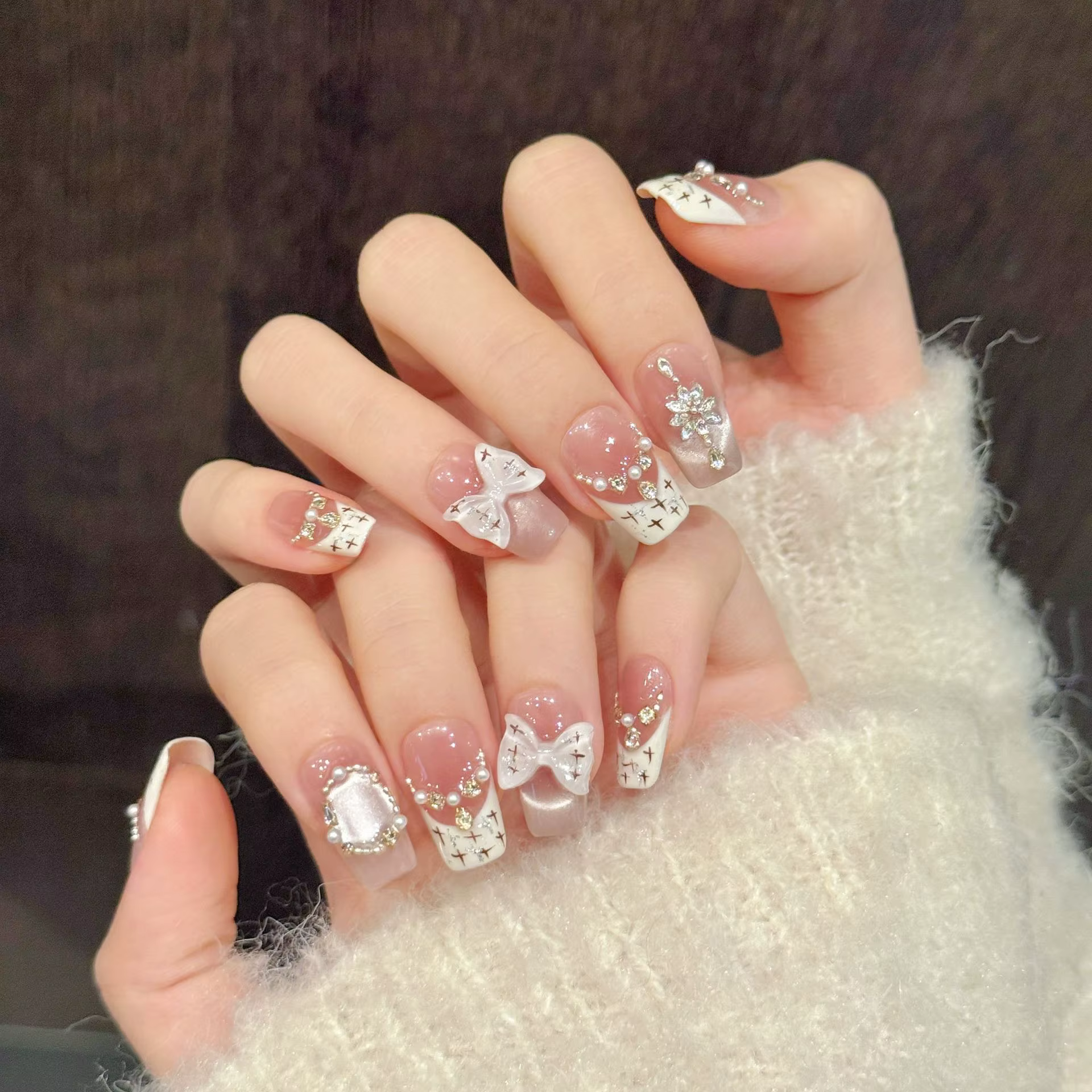 10 faux ongles faits à la main