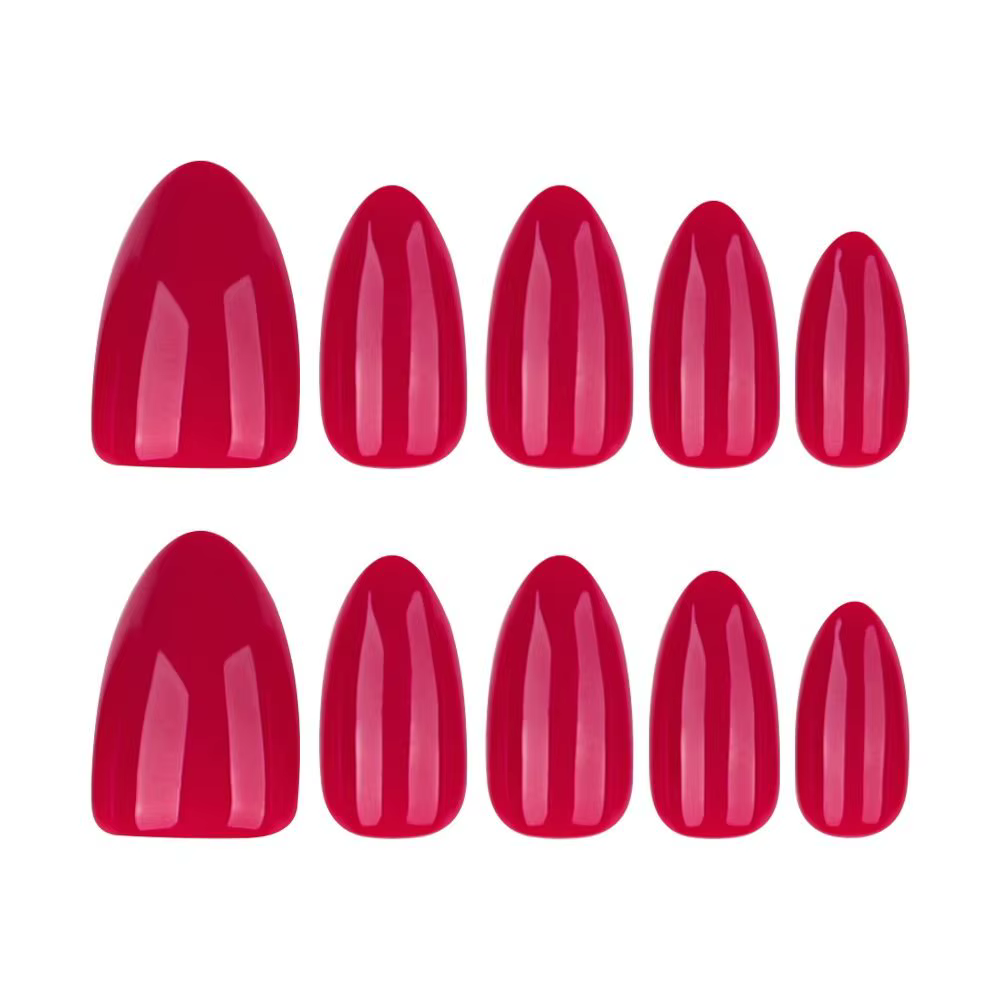 Faux ongles longs en amande pour manucure