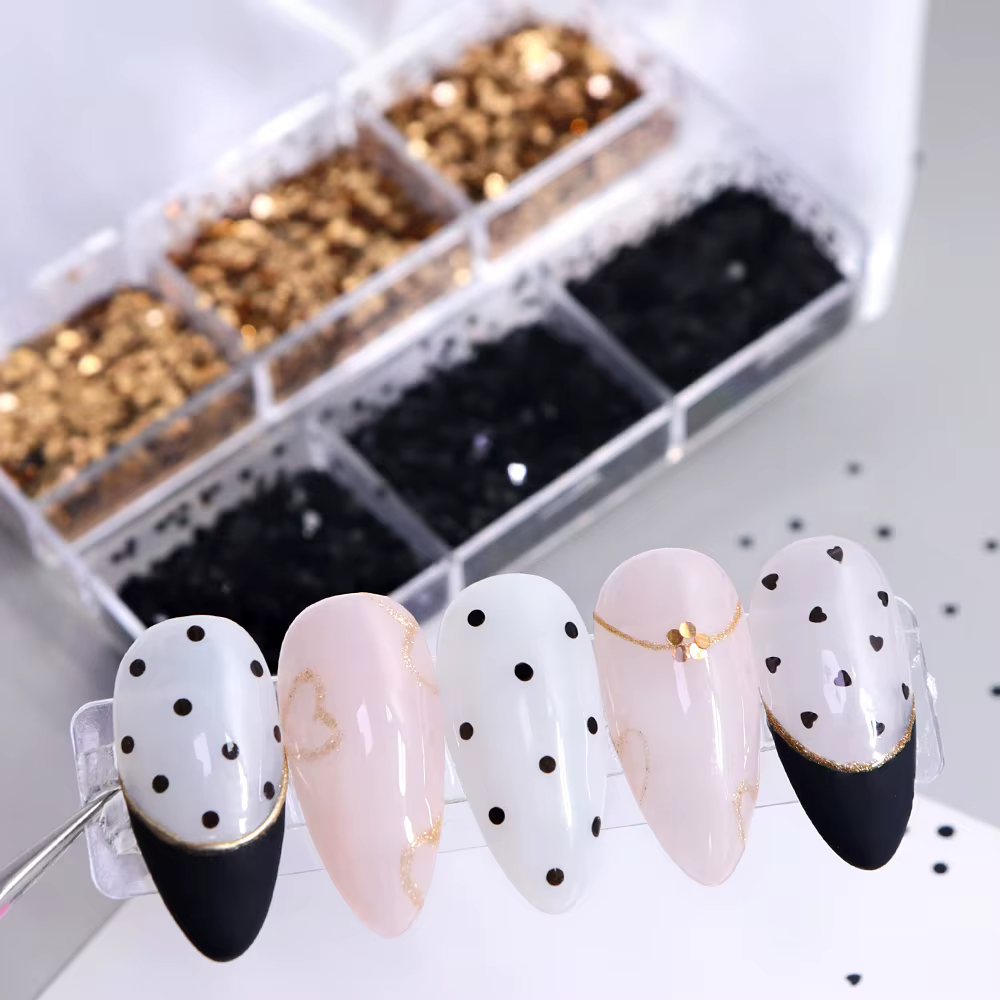 Noir or à pois Nail Art paillettes