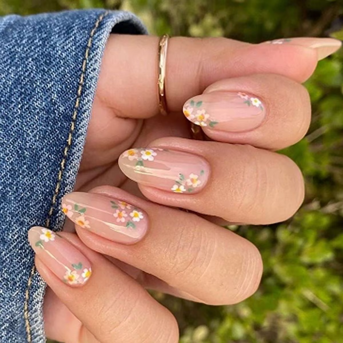 Mignon petites fleurs couleur nue Nail Art Simple faux ongles détachable fini