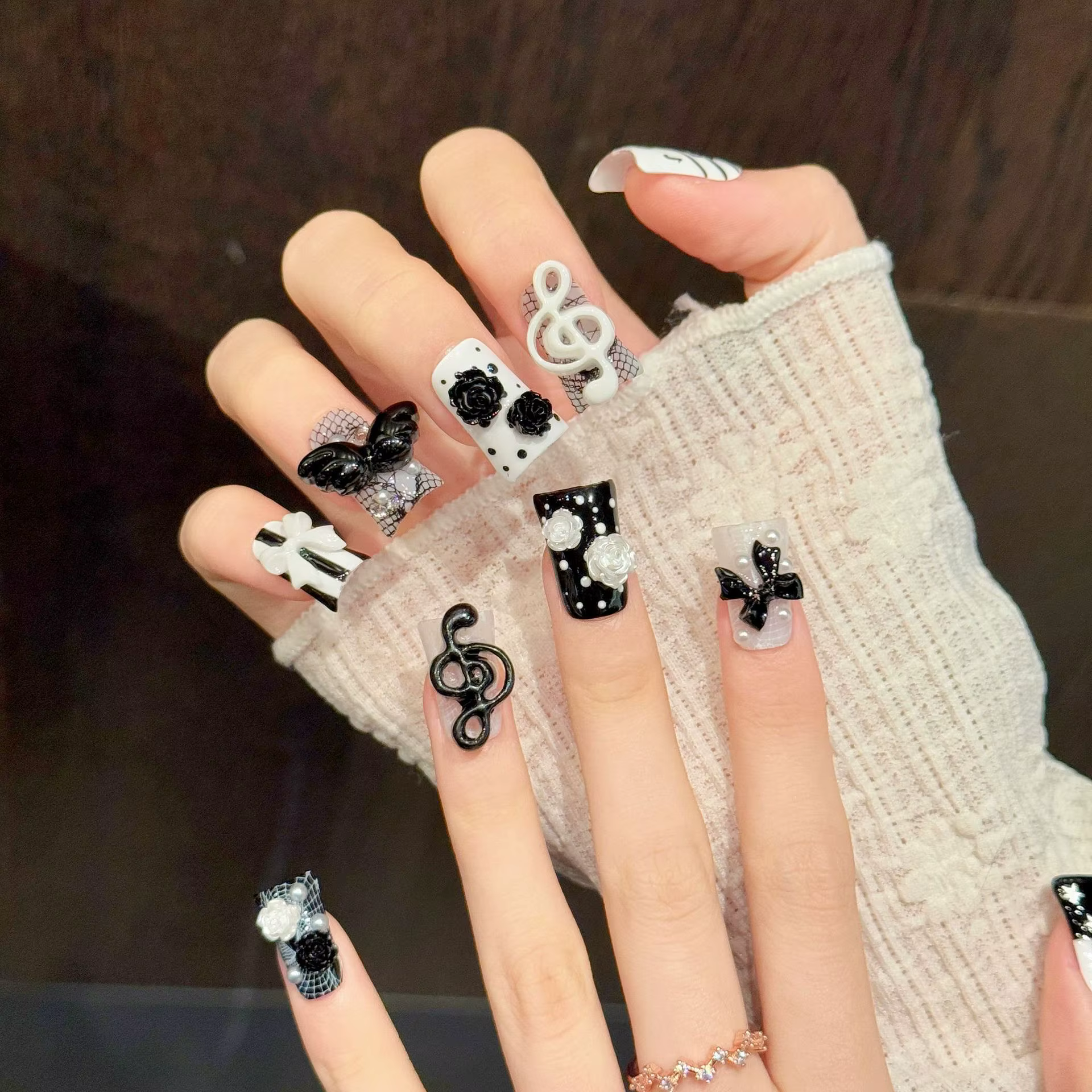 10 faux ongles faits à la main de type bec de canard